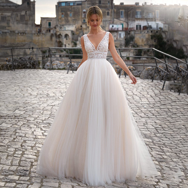 Chic V-Neck Gliter Tulle Wedding Dresses For Women  Boho Lace Appliques A-Line Bridal Gown Open Back Sleeveless Floor Length